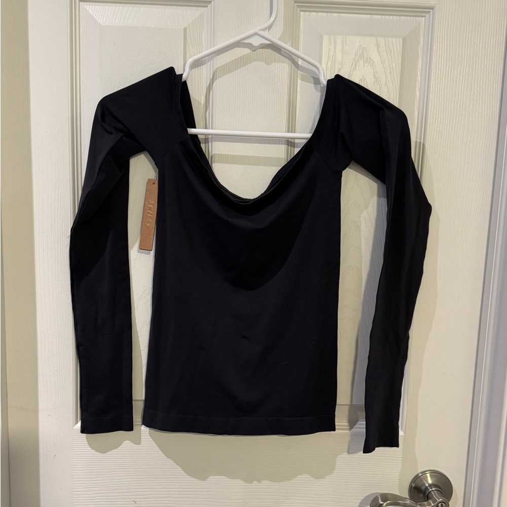 SKIMS Soft Smoothing Seamless Off The Shoulder Top - Picture 5 of 9